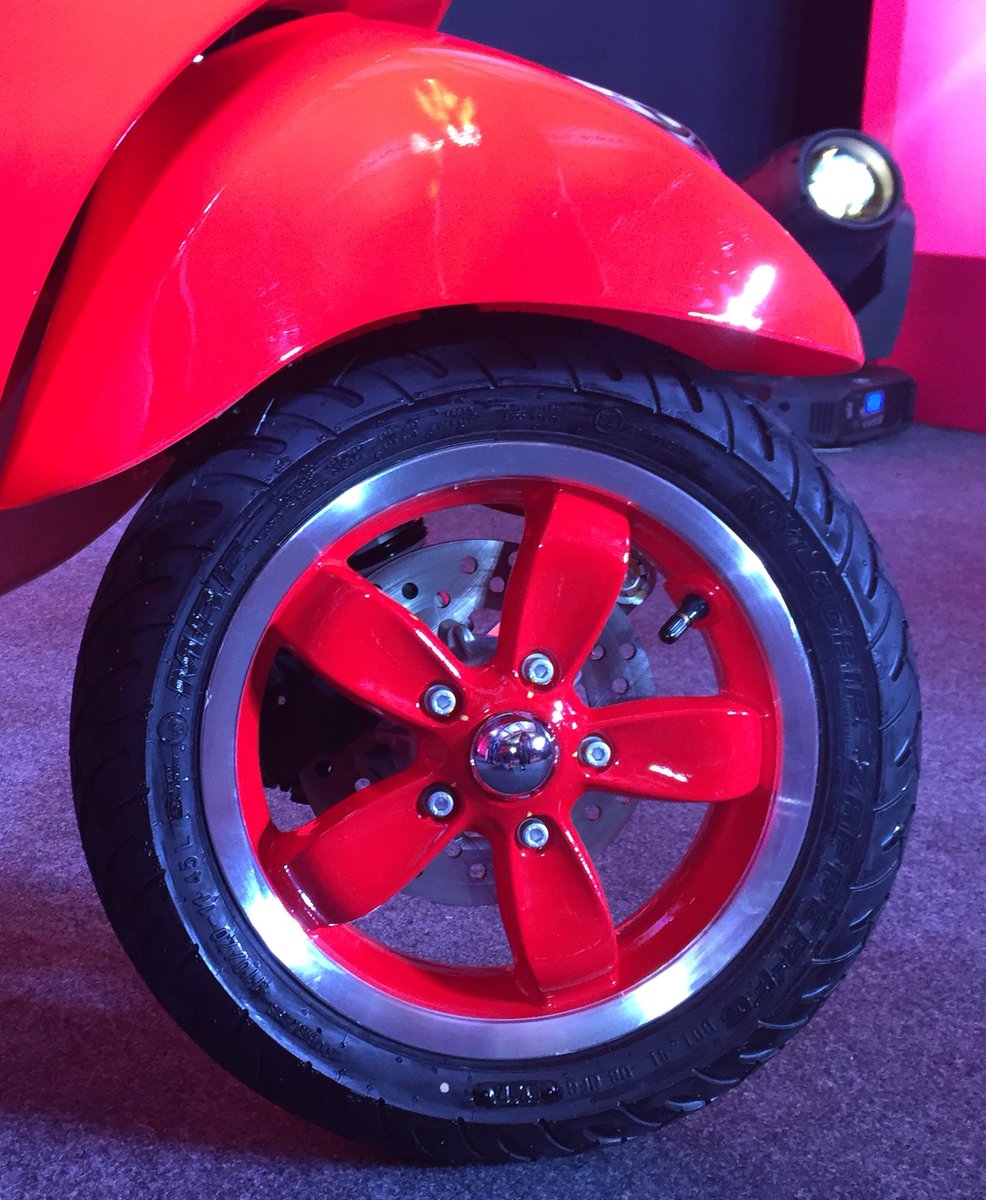 OfficialAjinkya's tweet photo. Take a look at the #VespaRED by @Vespa_IN @RED #endAIDS https://t.co/TA21zXe5ka