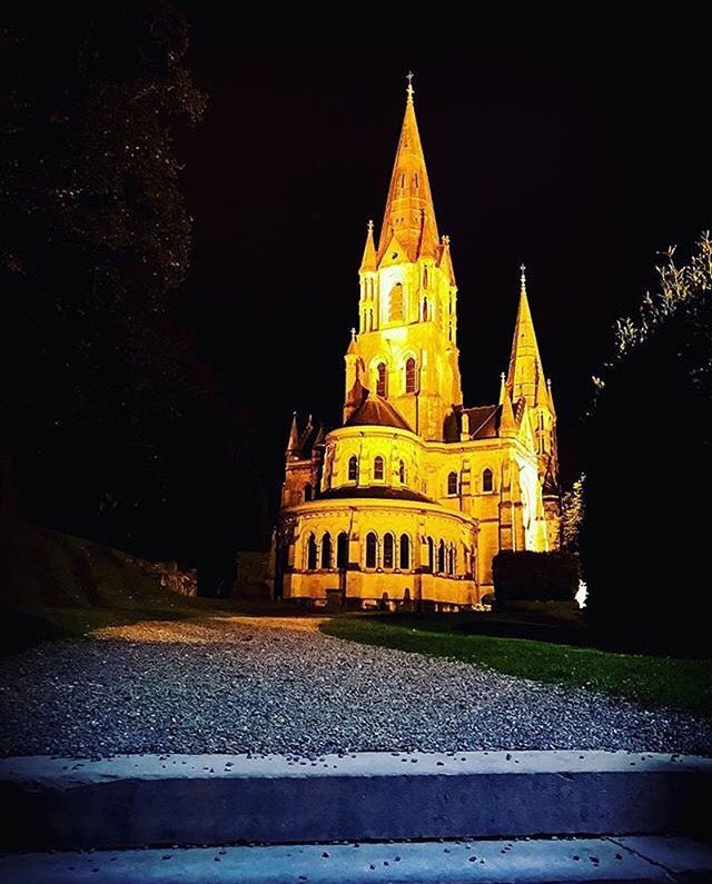 Ig_Cork's tweet photo. The spectacular St. Finbarres Cathedral captured by @Muratcomtr_ Insta @Ig_Cork #ig_cork #Cork #CorkCity #ireland #EIRE #corkcitycentre https://t.co/aZQGVE3lu3