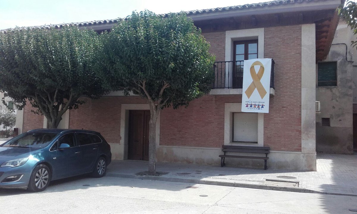 aspanoa's tweet photo. La Comarca de #Borja también #EnciendeLaEsperanza con el lazo dorado contra el cáncer infantil. Aquí: #Ambel, #Frescano, #Mallén y #Novillas https://t.co/PNF13gyXtL