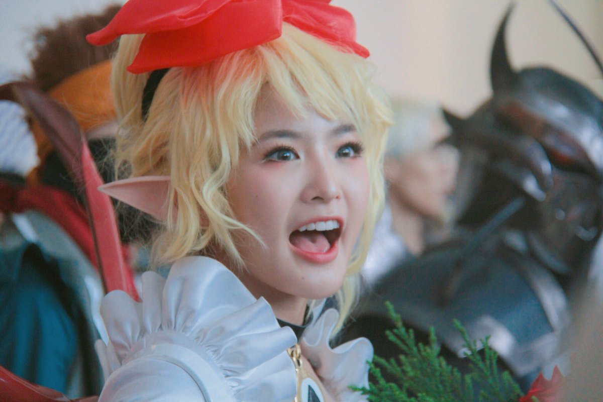 シロブルー tweet media