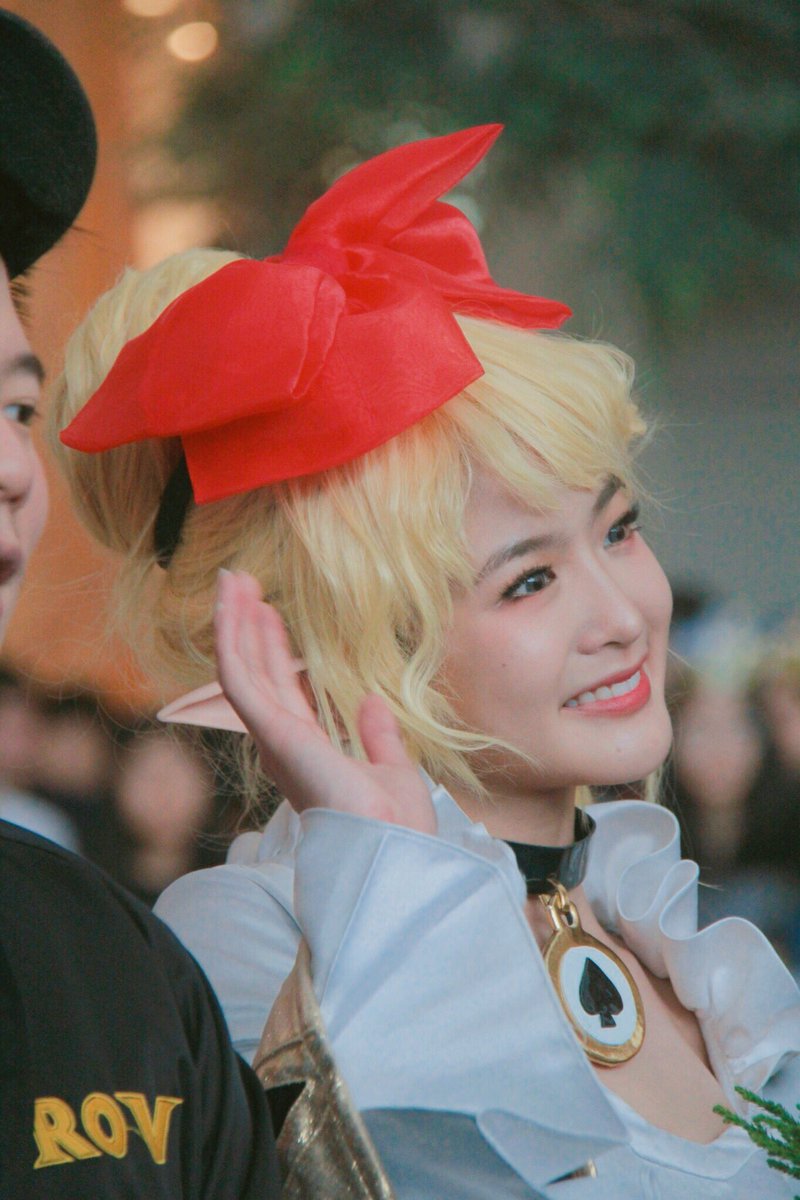 シロブルー tweet media