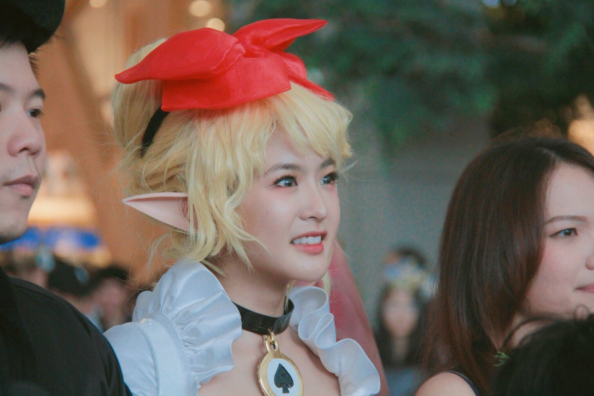 シロブルー tweet media