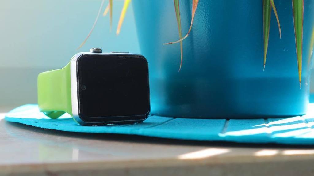 flo42082270flo's tweet photo. #newvideo #fakeapplewatch #fakeiphone https://t.co/EBYGfIndzH https://t.co/Q7adM1qwab