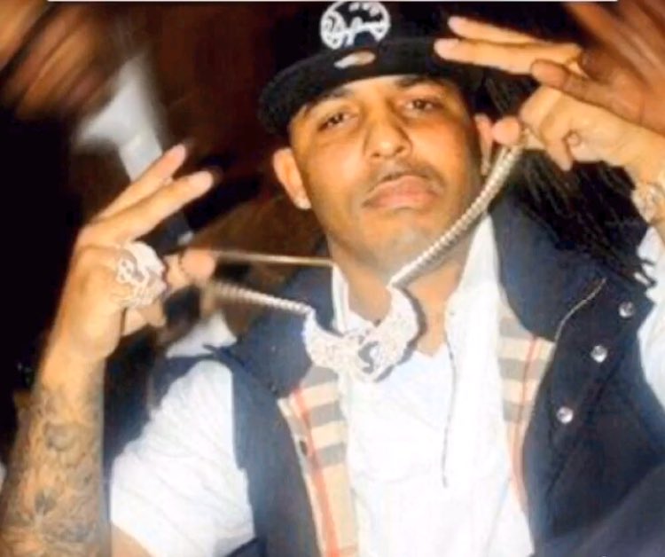 10PieceTone's tweet photo. Rest In Peace My Uncle Murdah Taught These Niggas How To Stunt
#MurdahGang #OtherSide #MoeBetta https://t.co/rjVAmjnTNP