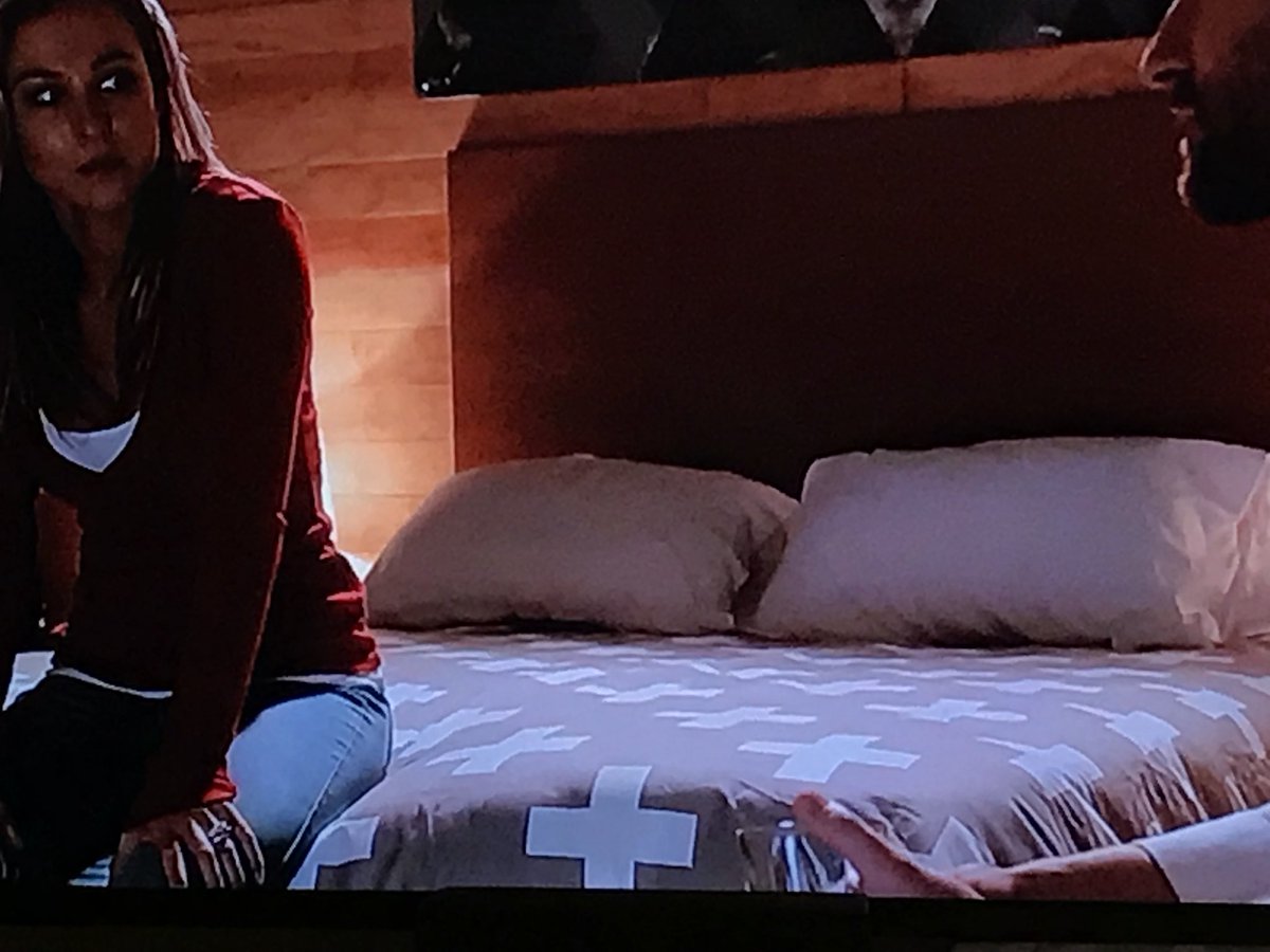 dannews's tweet photo. .@ShortlandTweet has a duvet with the @ThreeNewZealand logo on it. #Cute #ChannelLove https://t.co/9yWEcFSGrY