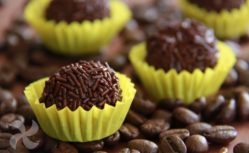 RecetasdeCocina's tweet photo. ¿#Chocolate o #café? ¿Por qué tener que elegir si puedes disfrutar de los dos sabores con estas trufitas? ;)- https://t.co/kd7NwEVoWW https://t.co/s0XYbT9rsl
