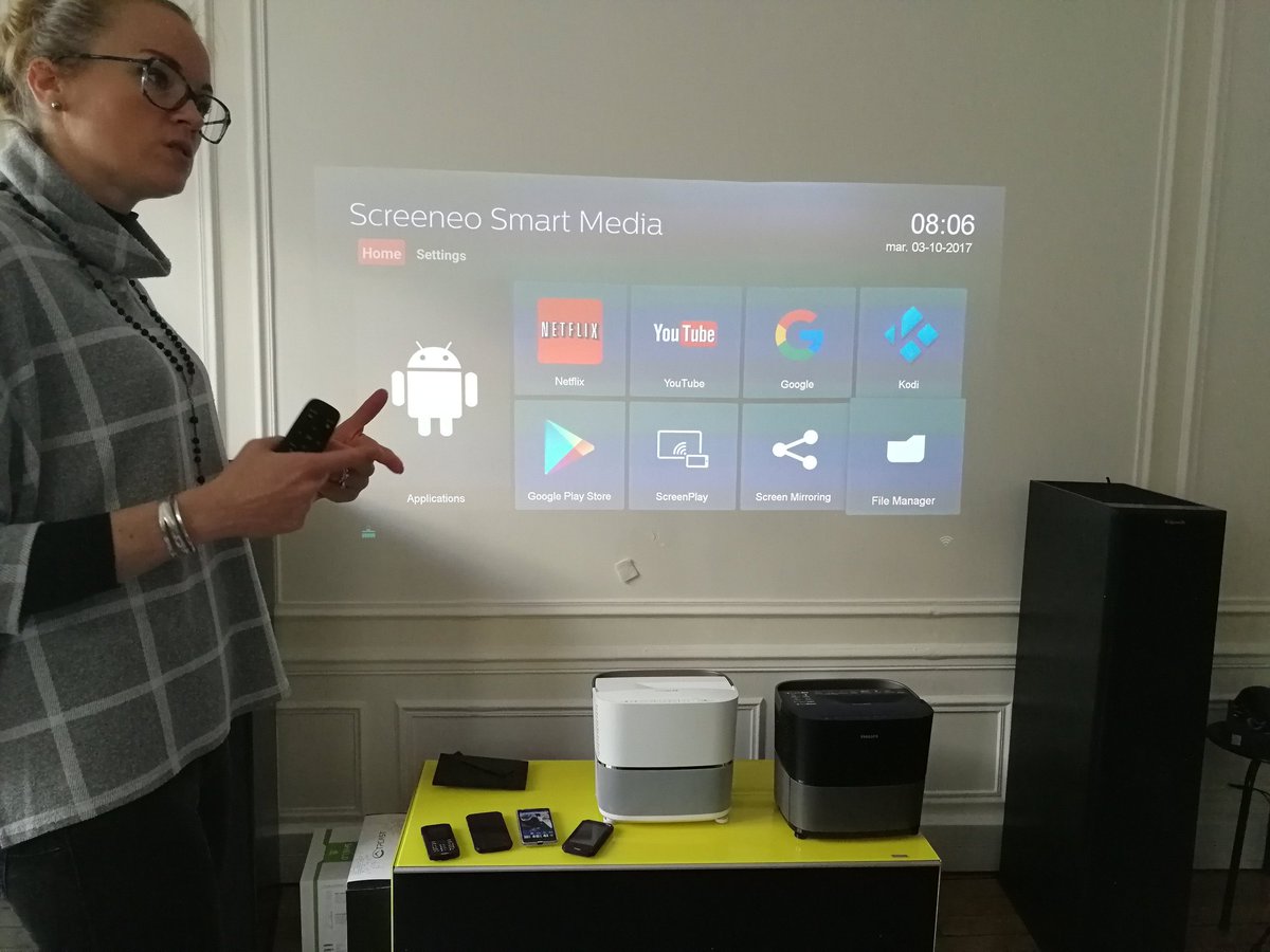 Moovely's tweet photo. @themessengersfr Hop hop hop #Screeneo est aussi présent avec deux modèles plutôt complets #XtremDay https://t.co/sM6r9XWvvB