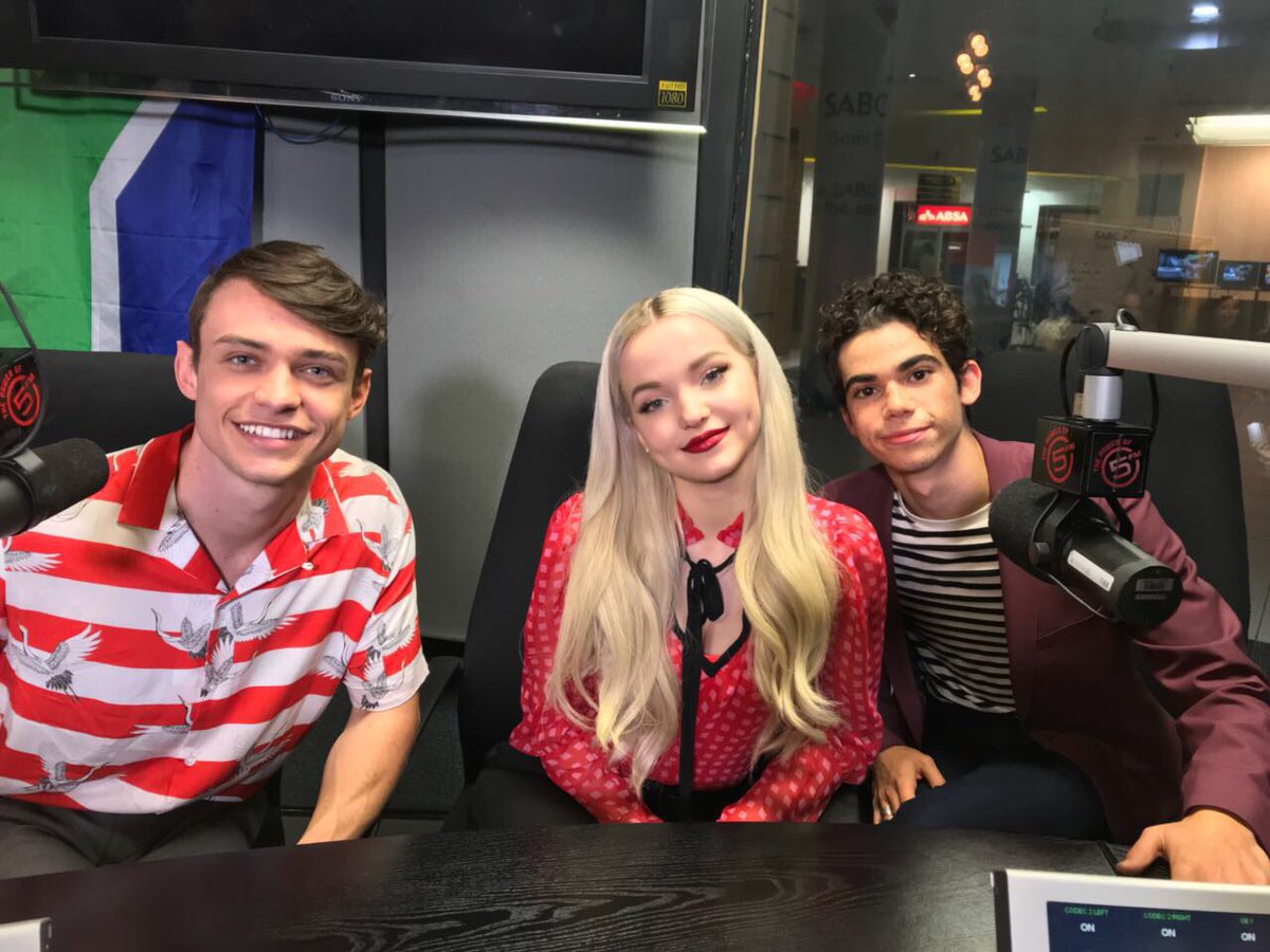 5FM's tweet photo. The cast of @descendants are hanging out in studio on @HammanTime! Tune in!#Descendants2 

📻https://t.co/amTpBuO0fS https://t.co/nWyI6E9tA7