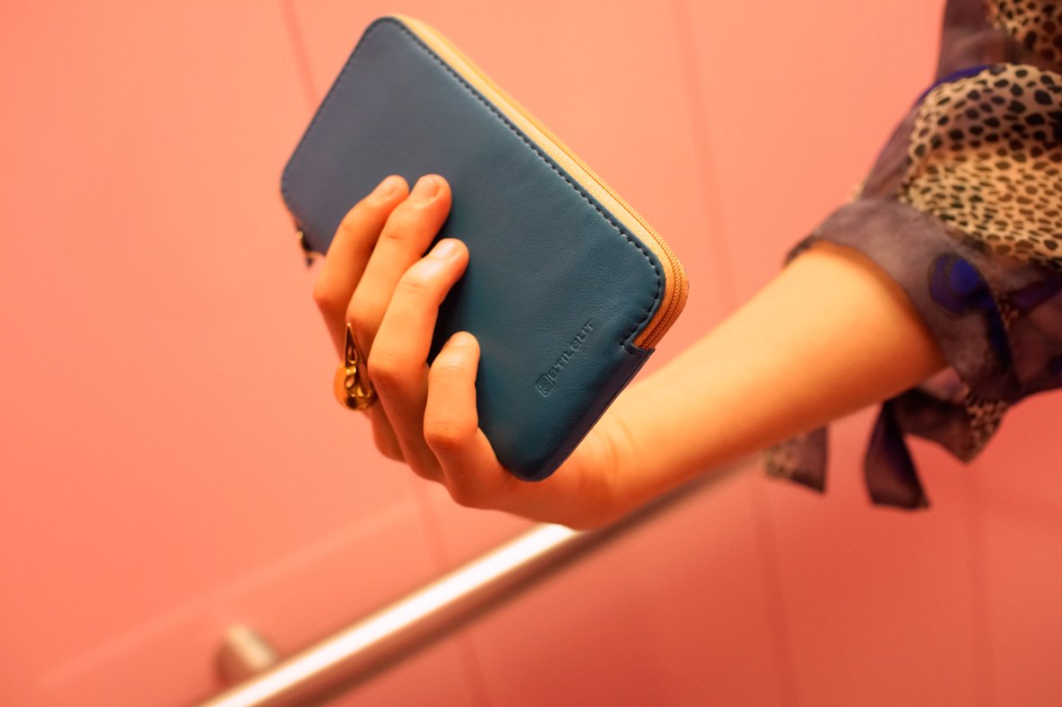 StilGut on Twitter: "We love our phone pocket with zipper XL more than  anything 😚 https://t.co/N8WfRVGVFC #case #leather #IPhone7Plus  #iPhone8Plus #blue #design https://t.co/gGOt4vR1qa" / Twitter