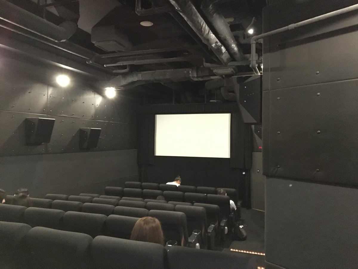 Twitter पर たたた あさがくるまえに ヒューマントラストシネマ渋谷 3番 60人のちょっと変形な小箱 配管むき出しブラック基調の内装 おしゃれな感じ E列で画面ちょうど見やすい 音は高域少し丸め ピアノや話し声が綺麗 サラウンドスピーカはエレクトロボイス