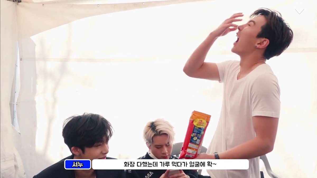 ALLOFME_SHOWNU's tweet image. ㅠㅠㅠㅠㅠㅠ아 진짜 귀여워ㅠㅠㅠㅠㅠㅠ 어쩌면좋니..ㅠㅠㅠㅠㅠㅠㅠㅠ 없어서 화났다가 남은거 먹구 그새 기분좋아졌어ㅠㅠㅠ 곰랑둥이❤️
#셔누 #SHOWNU #몬스타엑스 #MONSTA_X @OfficialMonstaX