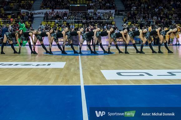 Wendzioch's tweet photo. #Squad ❤️👅❤️ #cheersarmy #jestesmyasseco https://t.co/NHCvPEufTK