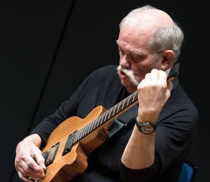 zeluismx's tweet photo. John Abercrombie y su guitarra. Próximo jueves a las 7 pm en Jazztropia, por https://t.co/UReNhSy9ZR https://t.co/j5OUpxoUjj