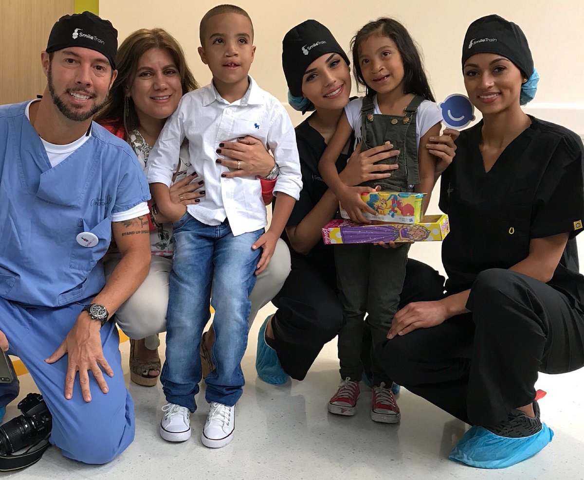 ReinadoColombia's tweet photo. La dedicación y entrega de fabricar sonrisas que nacen del alma. @Smiletrain @SmileTrainLA 
#MásQueBelleza #CNB #SACleftWeek https://t.co/N0WL6Khdzc