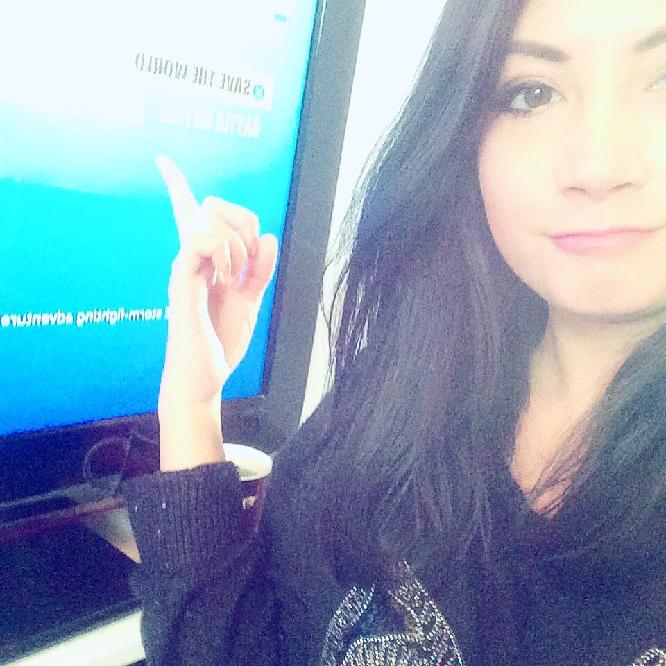 laserpebble's tweet photo. Gleich versüßen wir uns den Feiertag erstmal mit ner Runde Fortnite. Vielleicht sogar mit einem Sieg? 💋 #fortnite #thevoidchannel #ps4 https://t.co/6hlKF5wjNf