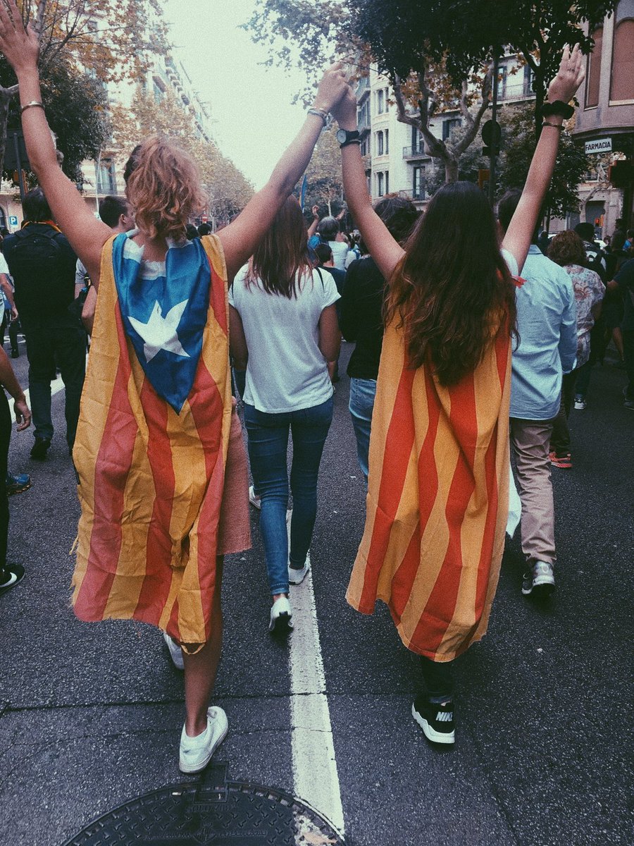 aidamsolana's tweet photo. Els carrers seran sempre nostres!!! 
@aranmtnez 
 💛❤💛❤💛❤💛❤💛 

#3Oct #VagaGeneral3O #catalonia #barcelona #CatalanReferendum #3O https://t.co/18VPkUjLaX