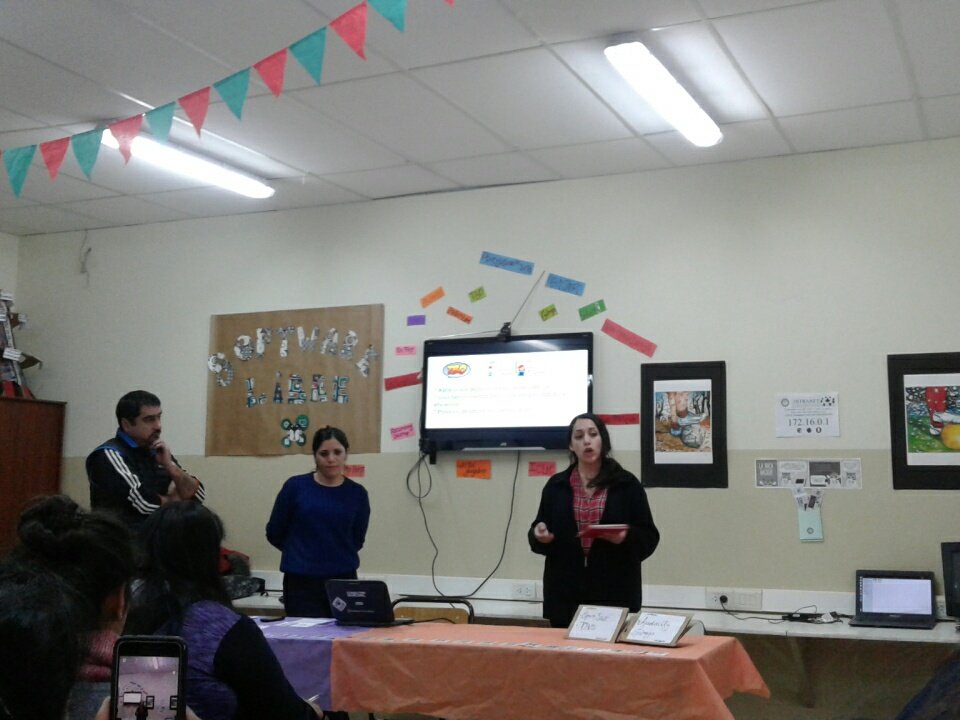 bailarinaaaaaa's tweet photo. Arrancamos con la jornada!! Grupo 2+1. #ifdcEyTIC2017 #softwarelibreBRC https://t.co/ecHxrT28yg