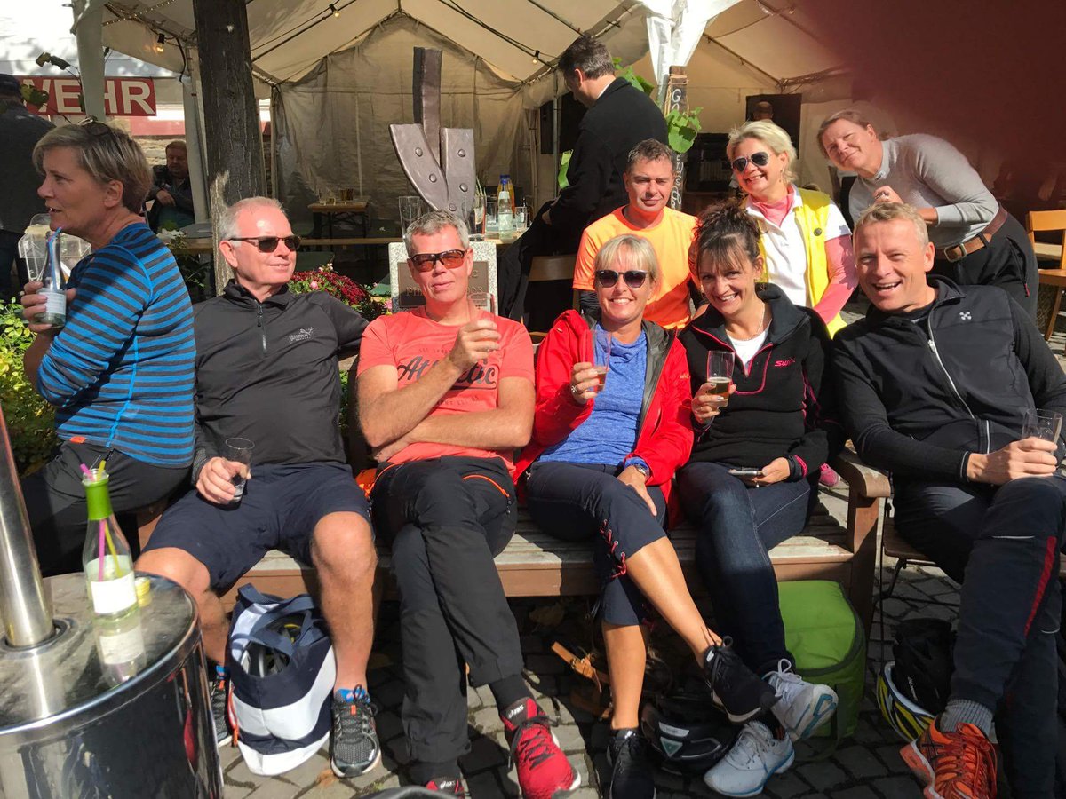 ElinOphus's tweet photo. Efter en galen helg i Mosel med detta gänget så satt det bra med #detox14programmet i dag #rensakroppen https://t.co/CmQz8MYCYx