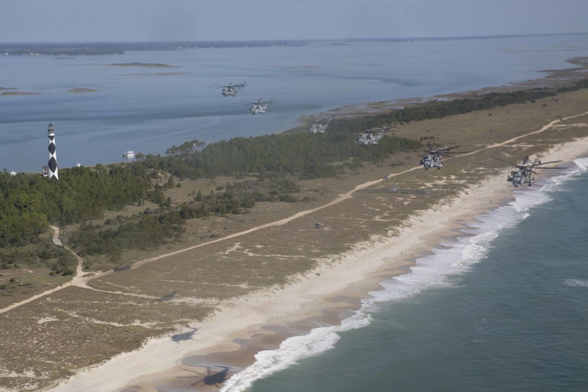 🎵Ok, Super Stallions, now let’s get in formation! 🎵 <a href="/USMC/">U.S. Marines</a> #CH53 Super Stallions fly in formation near #CapeLookout, #NorthCarolina. ✈✈✈