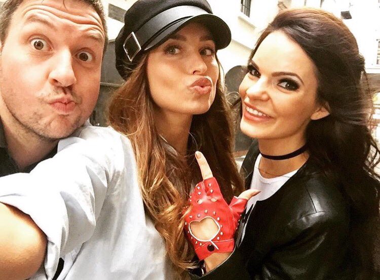 2_EMPRESS's tweet image. Busy day today: shooting, meetings, spinnin', ... 😱🙈
Something REALLY COOL coming up soon!!!!! 😁😁😁 #photoshoot #2empress #djane #busydays