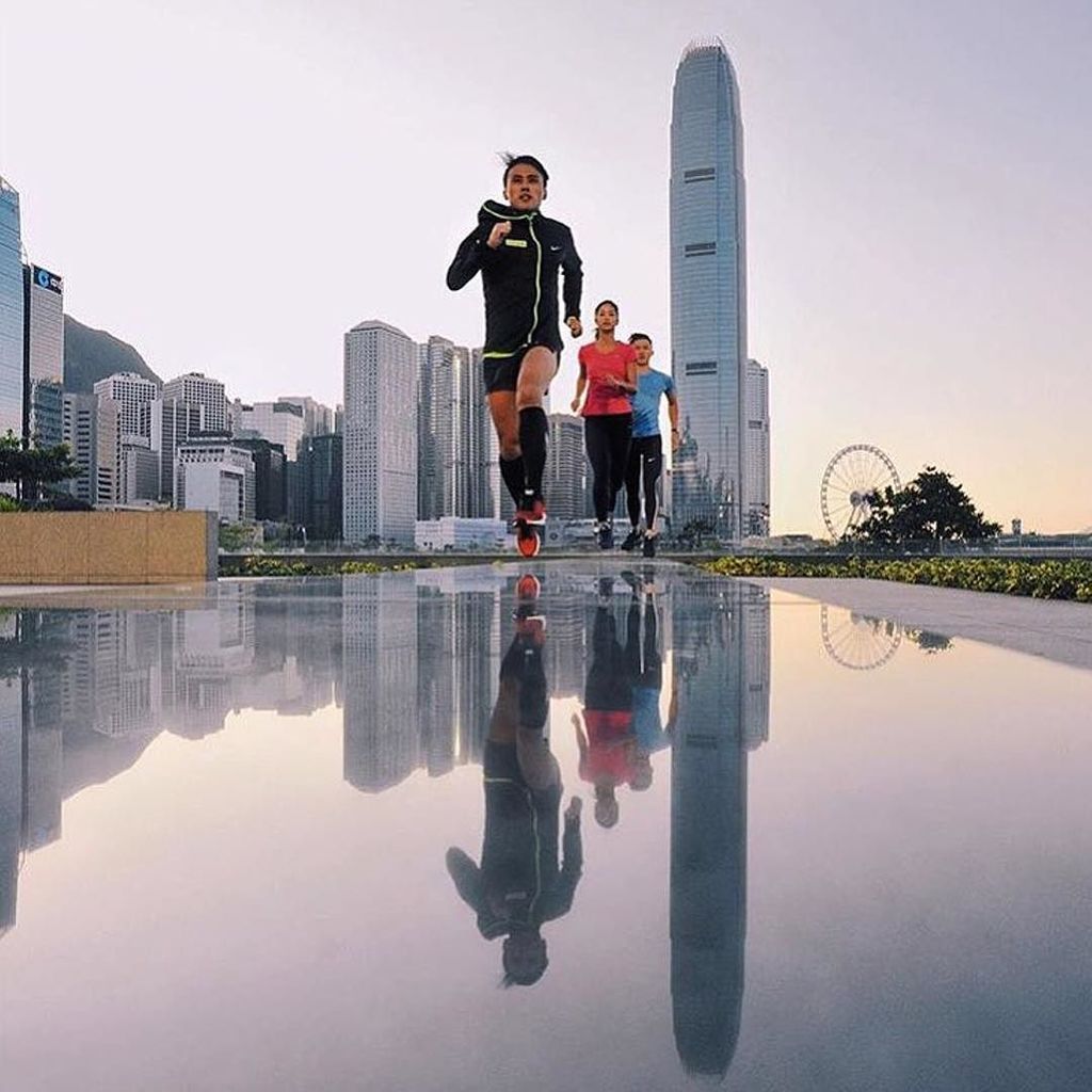 RUN_TO_DISCOVER's tweet photo. ⠀
@nikehkg taking advantage of empty streets in Hong Kong early in the morning. ⠀
Are you rather an early bird run… https://t.co/2iZFdRgESn https://t.co/DbdiiaHOPP