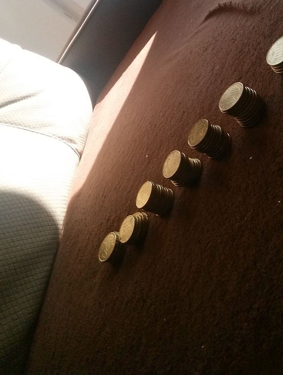 SlaystationYT's tweet photo. Ich habe jetzt 1 woche lang das restgeld 10-20 cent gesparrt und es waren einfach 6.50€.. Wirft niemals geld weg 😨 https://t.co/hZocUdz4Y0