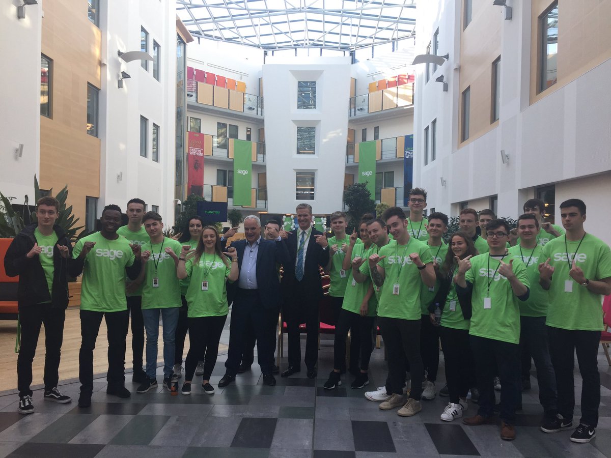 AlanLaing1's tweet photo. Thanks to our @sageuk #apprentices acting as gamesmakers for FY18 kick offs-you've been amazing!#startswithme #lifeatsage #apprenticeships 💚 https://t.co/8XTVB101xl