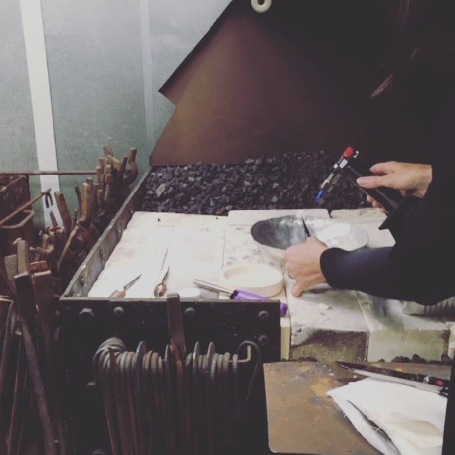 Fashionstaffs's tweet photo. Employability skills gained on our course, students learning about fabrics @StaffsUni! #fashion #fabrics #fashionindustry #fabrictesting https://t.co/AGCwSDUYuR