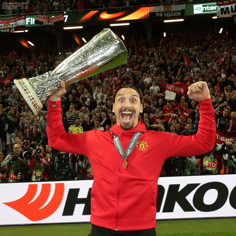 Era_Fergie's tweet photo. ¡Feliz cumpleaños Zlatan Ibrahimovic! #mufc https://t.co/uQM3yR2zEM