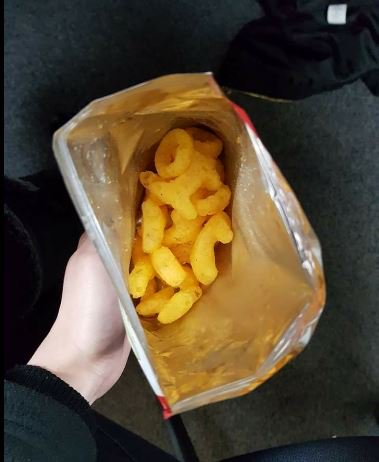 amymitchell95's tweet photo. I am foaming about this... what do you call this #GoldenWonder !? This is an outrage! #HANGRY https://t.co/kf6MsH49Fz