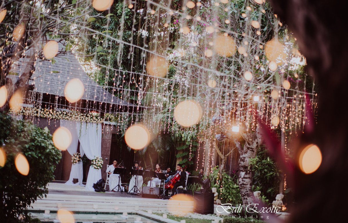 wedding_exotic's tweet photo. Wanna feel this atmosphere when the music flows under the light glows, kindly contact us.
https://t.co/qGhR8MeTKY
#weddingideas #weddingtrends #weddingdecoration #rusticwedding #entertainment #rusticdecorations #decorationideas #weddinginbali #baliweddings #villawedding https://t.co/OztGRswyhC