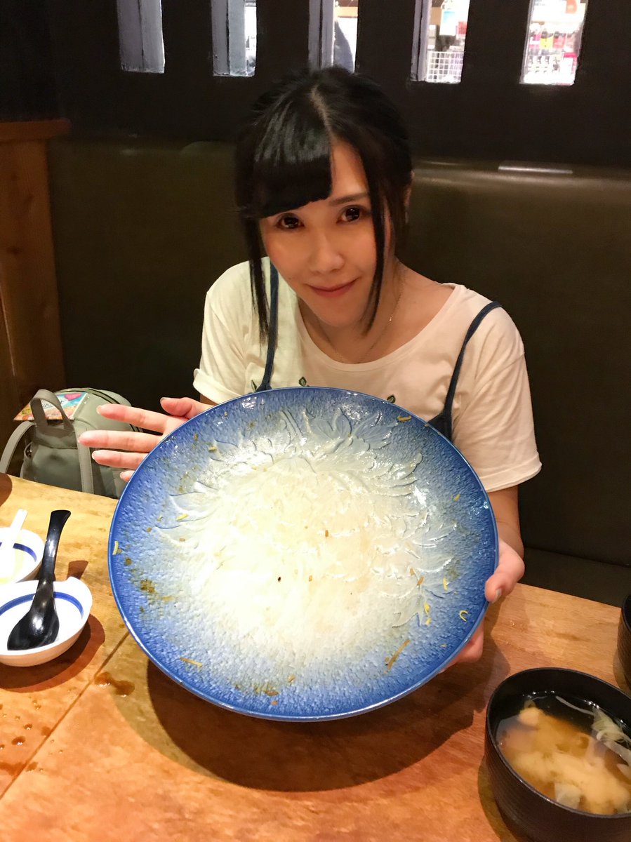 かよ姉 中島佳代 Kayonakajima On Twitter 成功できました 店主さんめっちゃ良い人 メガうな丼美味しかったです やっぱ鰻は良いよなぁ ご馳走様でした Maxも見届けありがとう ヤエチカチャレンジメニュー 初藤さん 中島佳代 かよ姉 メガうな丼4 5