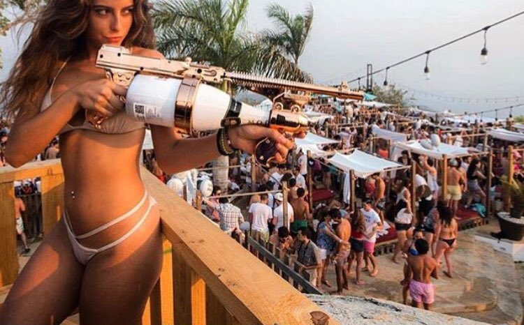 Ice_Entertain's tweet photo. The Champagne Gun is now IN STOCK - https://t.co/u0chmdu3ow #ChampagneGun #ChampagneLife #Champagne https://t.co/dvSKYhuHZv