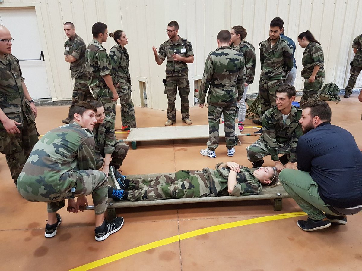 Gouv_mili_Lyon's tweet image. #direct #7RMAT découverte des gestes de premiers secours #etudiants #INHNI