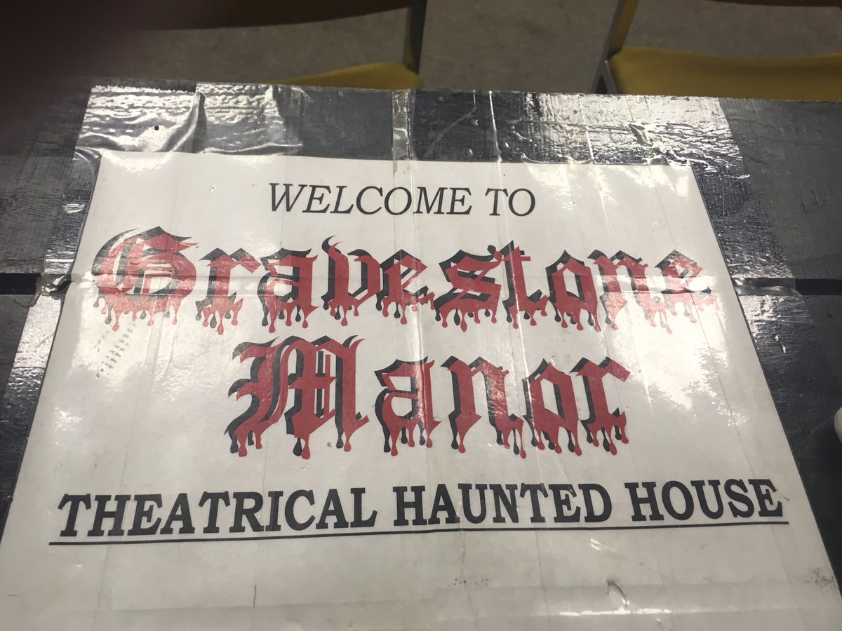 DaveCaulfield_'s tweet photo. Why did I tell the awesome folks at @GravestoneManor to scare me at any time? Scares for a great cause every weekend in October @wbrewyou https://t.co/Z1LPDkQbfd