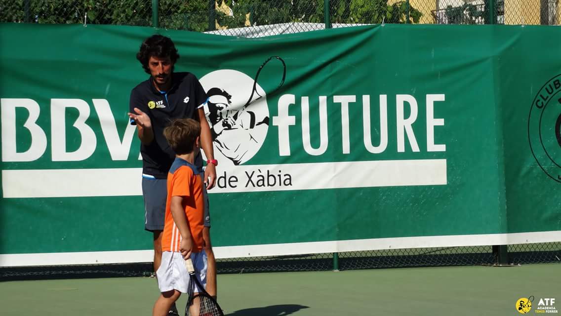 ferreracademy's tweet image. Nuestro jugador #EvanGalea disfrutando de su entrenamiento personalizado en #AcademiaTenisFerrer #AnnualProgram #ATF #Javea #Benidorm 🎾👌