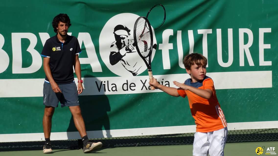 ferreracademy's tweet image. Nuestro jugador #EvanGalea disfrutando de su entrenamiento personalizado en #AcademiaTenisFerrer #AnnualProgram #ATF #Javea #Benidorm 🎾👌