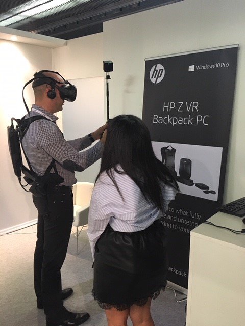 HP_France's tweet photo. Nous sommes aux Microsoft #experiences17 ➡️ Retrouvez-nous &amp; testez le nouveau Z VR Backpack, un PC / Sac à dos de #VR conçu pour les pros ! https://t.co/V4qe1hGphg
