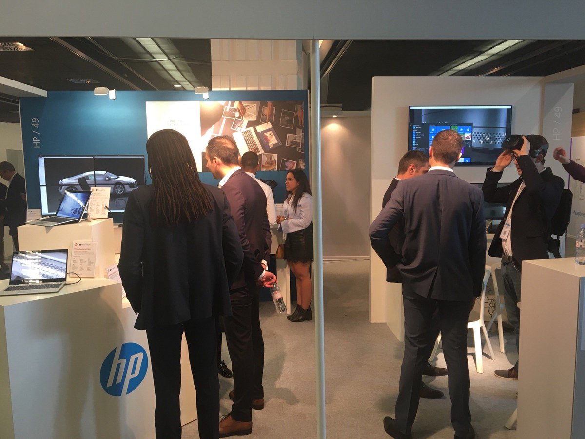 HP_France's tweet photo. Nous sommes aux Microsoft #experiences17 ➡️ Retrouvez-nous &amp; testez le nouveau Z VR Backpack, un PC / Sac à dos de #VR conçu pour les pros ! https://t.co/V4qe1hGphg