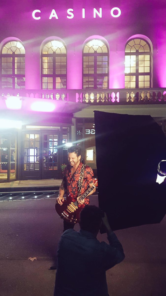 Domaine_Forges's tweet photo. Manu Lanvin était présent ce week-end au #DomainedeForges pour son shooting photo 📷 https://t.co/Cf6s3ry51s