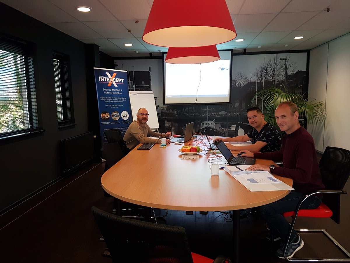 Onze security expert Olaf Suchorski geeft vandaag de 1e <a href="/Sophos/">Sophos</a> UTM SG administrator enduser training in Nederland en daar zijn we trots op!