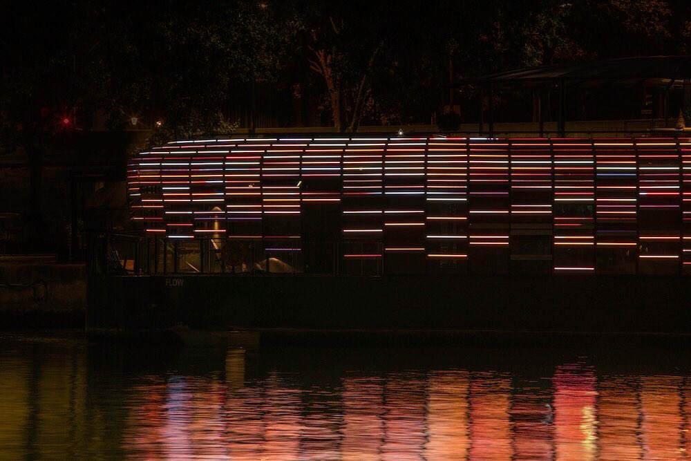 ANTIVJ's tweet photo. Elytre, a permanent generative work by @Yannick_Jacquet Alexandre III bridge, Paris https://t.co/c6PIpxqUl4 https://t.co/8YW22MxT5N