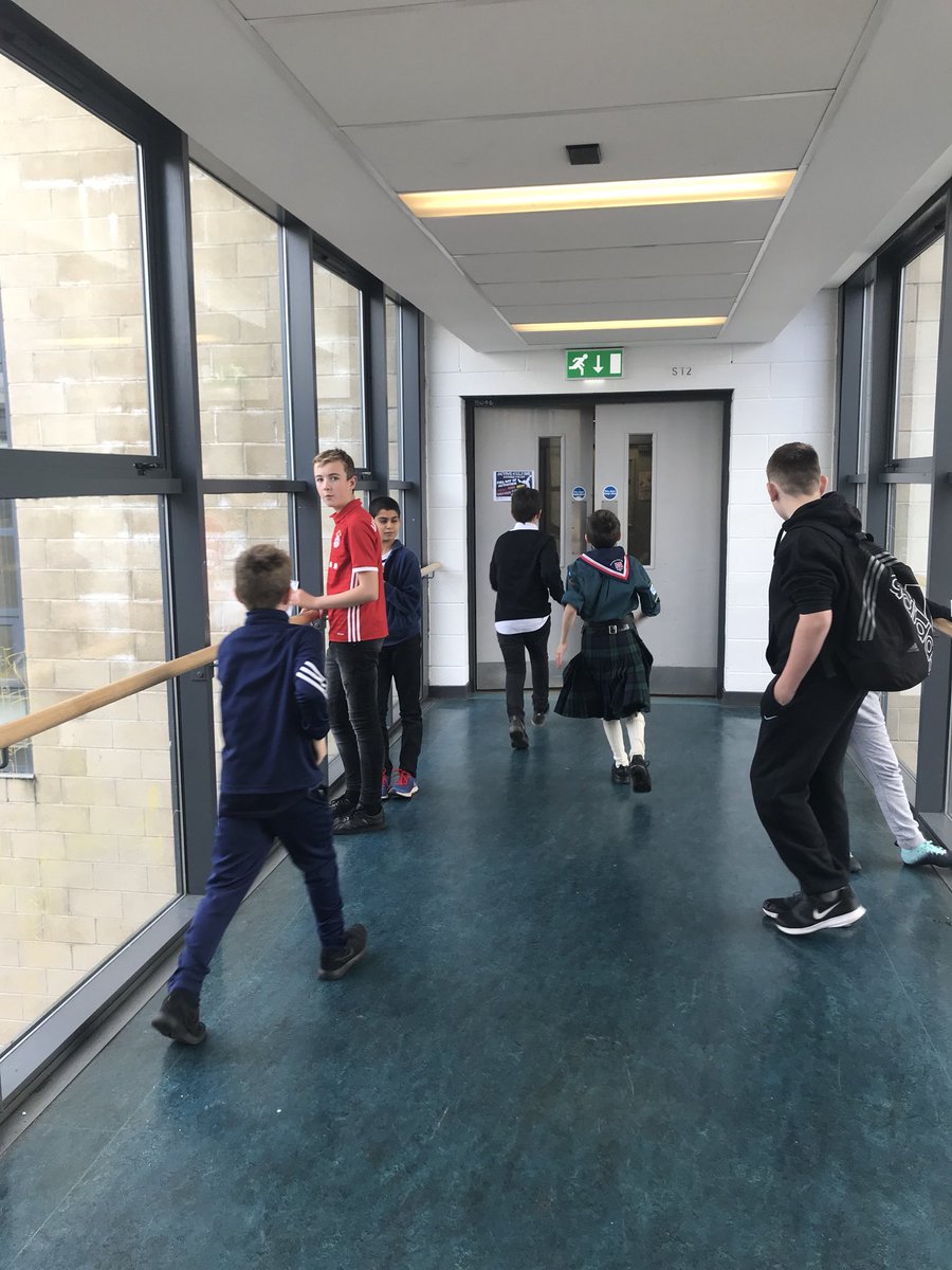 langambassadors's tweet photo. ...and the scavenger hunt begins🔍👣 @LHSLanguages https://t.co/TKhKcWzKuy