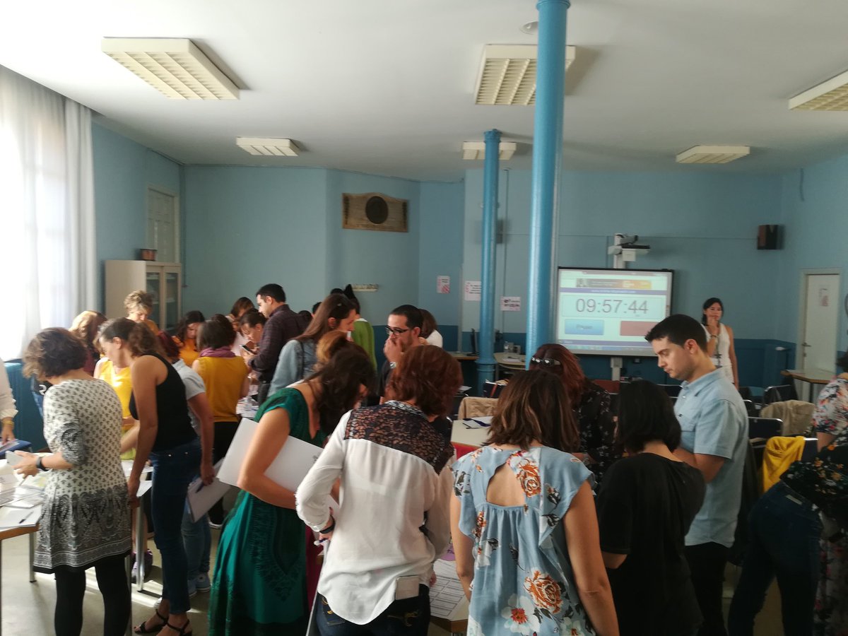 laPku's tweet image. @BelenEmbid Science Speed Dating at #inductioncourse @esBritish @MarkLev99 @mmpetisme