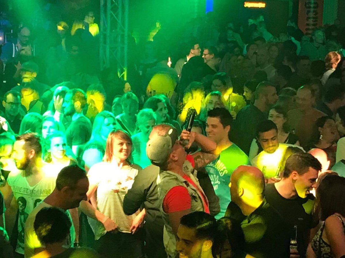 Jesseakajl's tweet image. Solingen was amazing last night best 90s ever. #solingen90sparty #solingengermany #JesseakaJL #MBbooking
