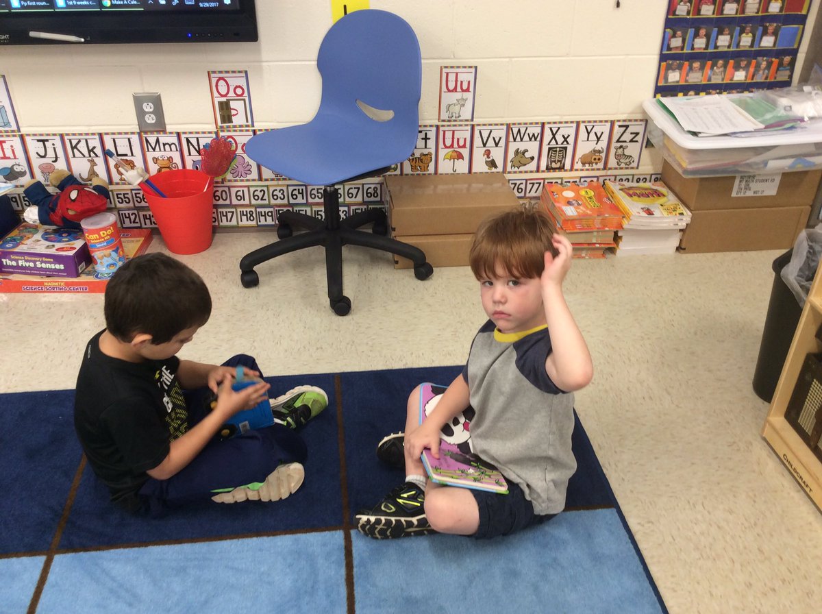 VickiSparkman's tweet photo. Celebrating our Reading Workshop! Reading is awesome! #CPS https://t.co/l0EgpydkBC