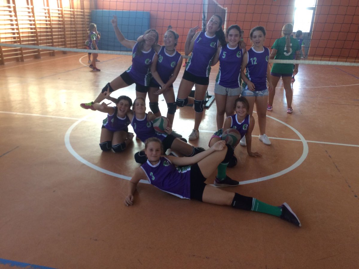 CVBulldogs's tweet photo. Presentamos al Equipo Infatil del @CVBulldogs!!!
Las cachorras #Bulldogs están listas para la nueva temporada
@Meryweii 
#MuchomásqueVoley https://t.co/BevgAiHllk