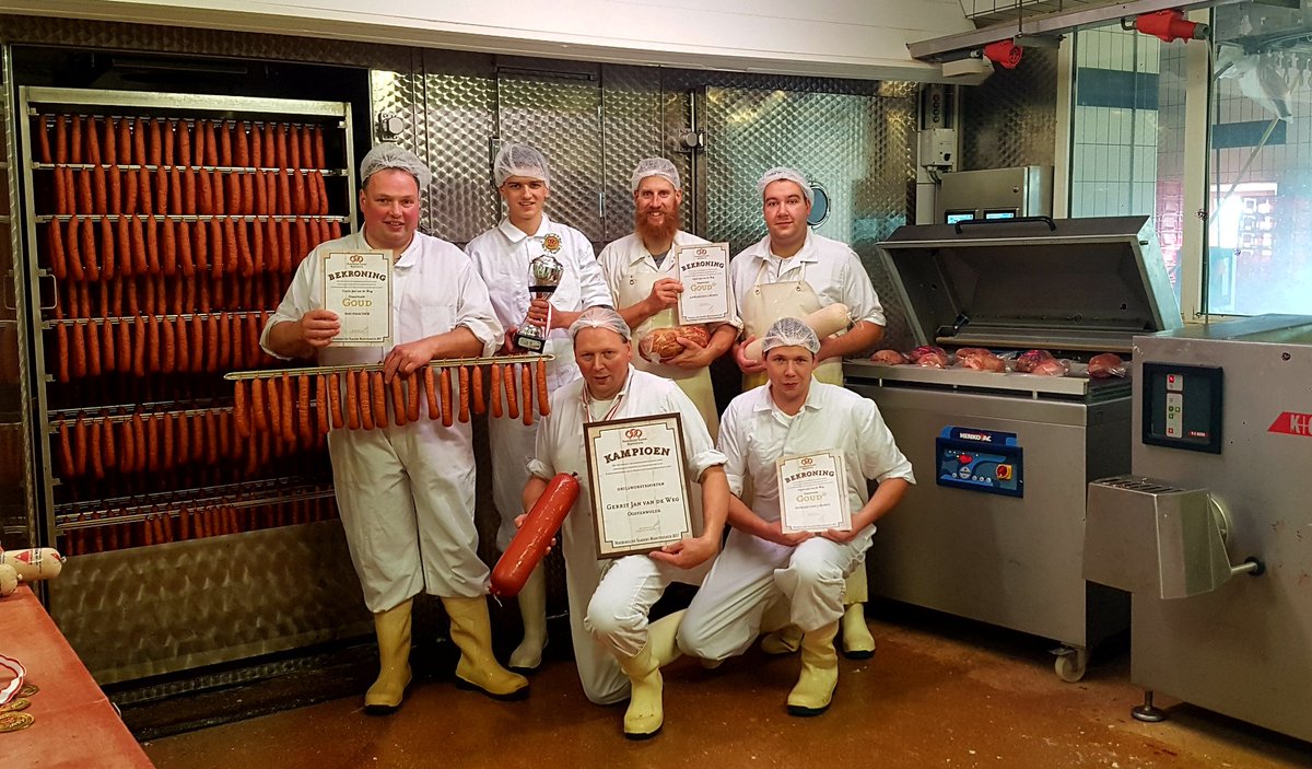 SlagerijvandeWe's tweet photo. Gisteren zijn we tijdens de Noordelijke slagers manifestaties, #KAMPIOEN geworden met de kipkaas-grillworst!! #ambacht #passie #topteam https://t.co/pNeHczyEpw