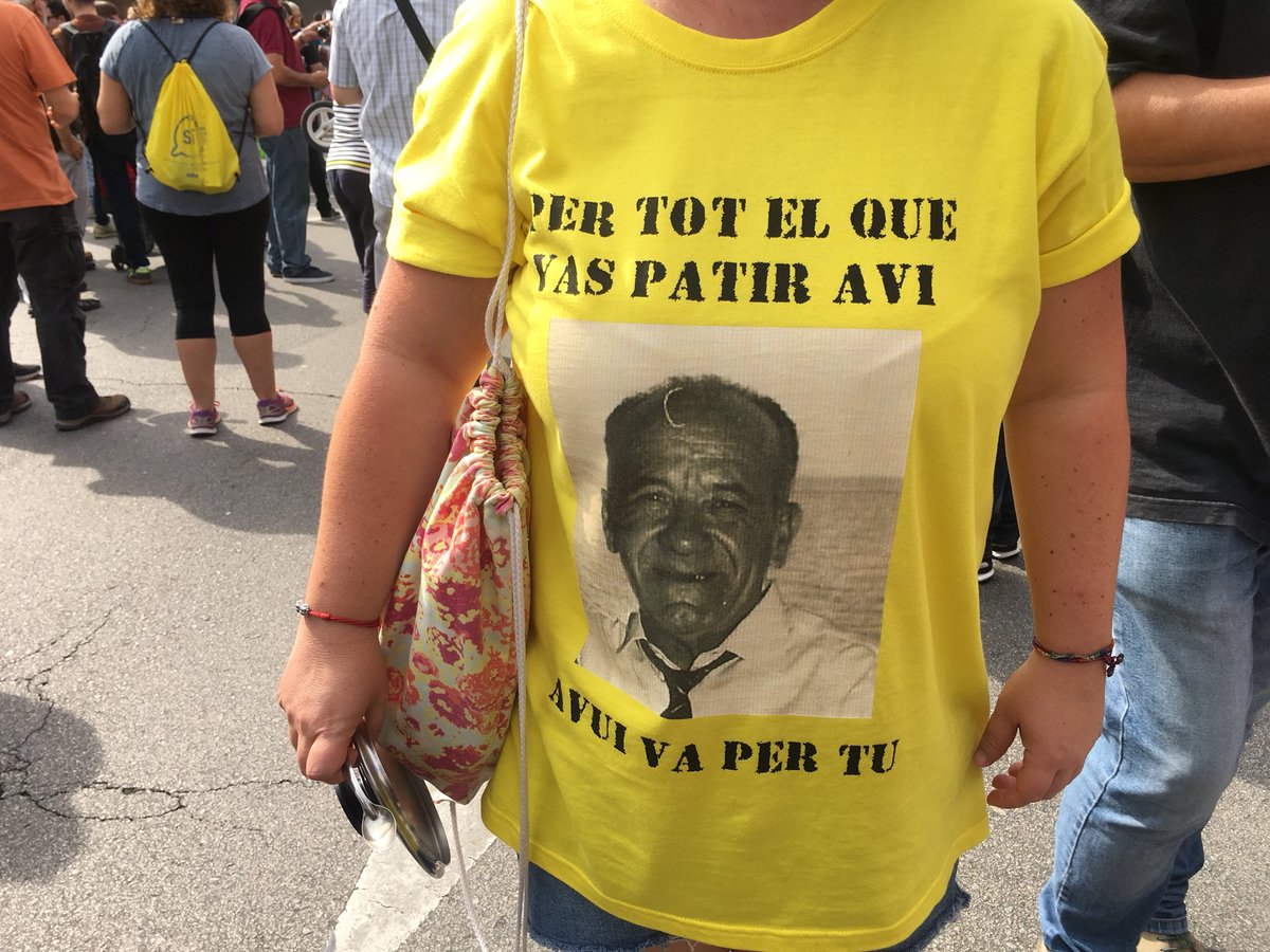 bdncom's tweet photo. ARA MATEIX #Badalona #3oct https://t.co/qixA07J6w6