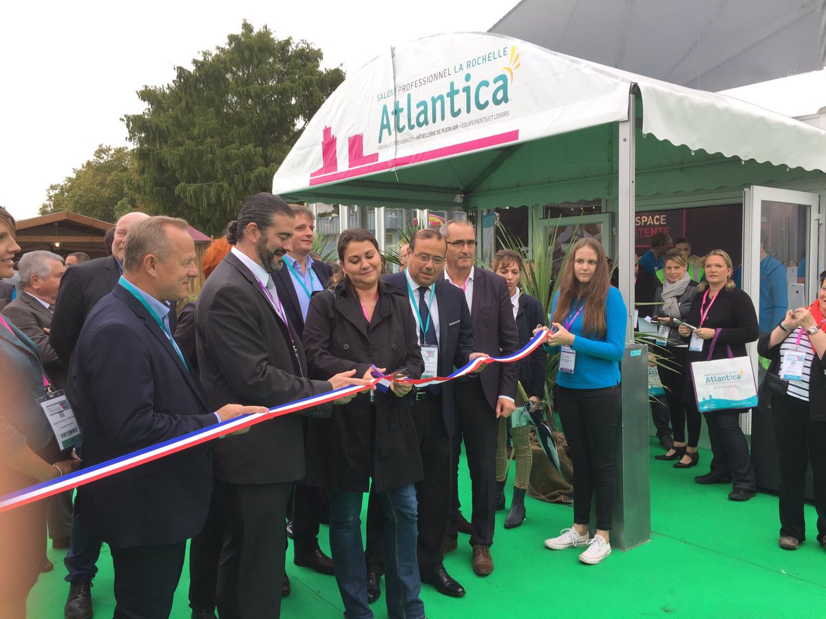 al_rousset's tweet photo. Élus régionaux @NvelleAquitaine sur le terrain : @sdervill, VP #Tourisme inaugure le salon Atlantica à La Rochelle cc @salonatlantica https://t.co/f0DYNCw7zN